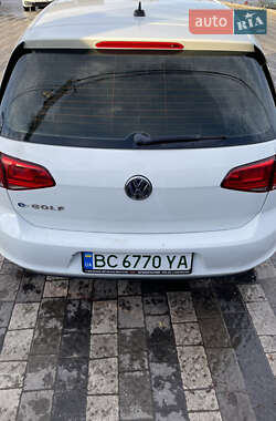 Хэтчбек Volkswagen e-Golf 2016 в 