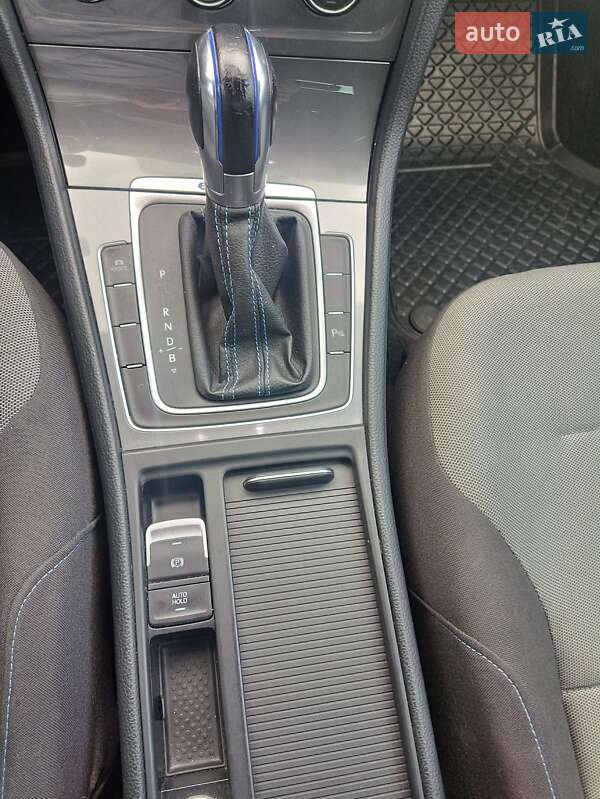 Хэтчбек Volkswagen e-Golf 2015 в Стрые