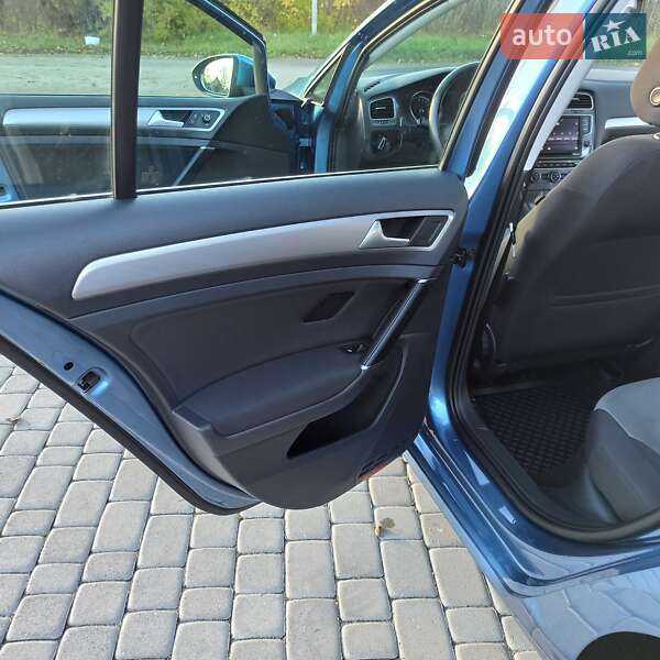 Хетчбек Volkswagen e-Golf 2015 в Старокостянтинові фото 37 Хетчбек Volkswagen e-Golf 2015 в Старокостянтинові