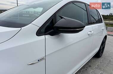 Хэтчбек Volkswagen e-Golf 2017 в 