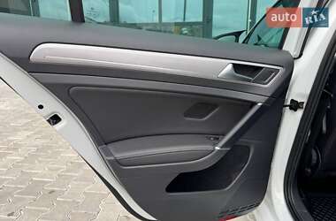 Хэтчбек Volkswagen e-Golf 2017 в 