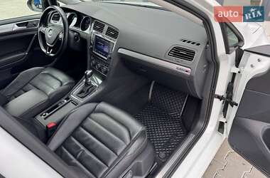 Хэтчбек Volkswagen e-Golf 2017 в 