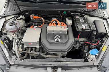 Хэтчбек Volkswagen e-Golf 2017 в 