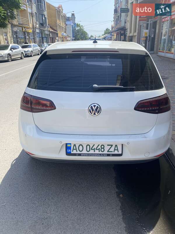 Хэтчбек Volkswagen e-Golf 2014 в Ужгороде