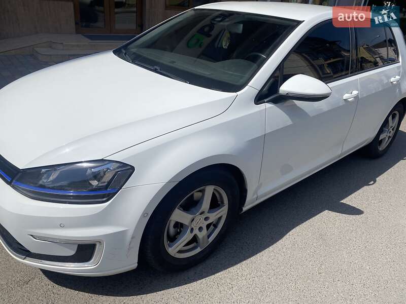 Хэтчбек Volkswagen e-Golf 2014 в Ужгороде