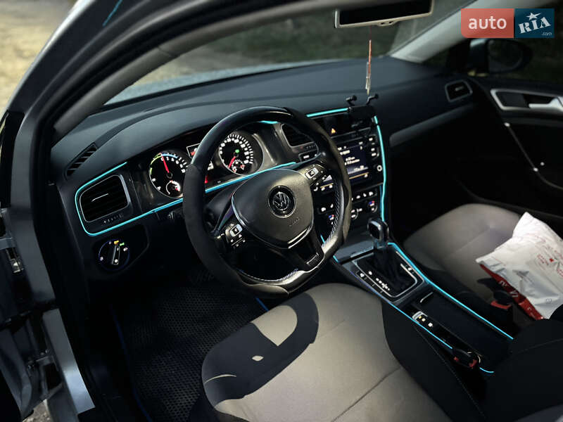 Хэтчбек Volkswagen e-Golf 2014 в Золочеве