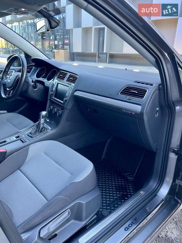 Хетчбек Volkswagen e-Golf 2016 в Одесі