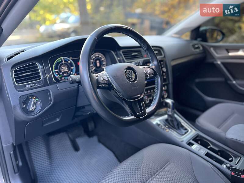 Хэтчбек Volkswagen e-Golf 2019 в Львове