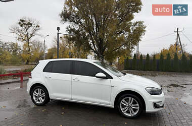 Хетчбек Volkswagen e-Golf 2017 в Дніпрі