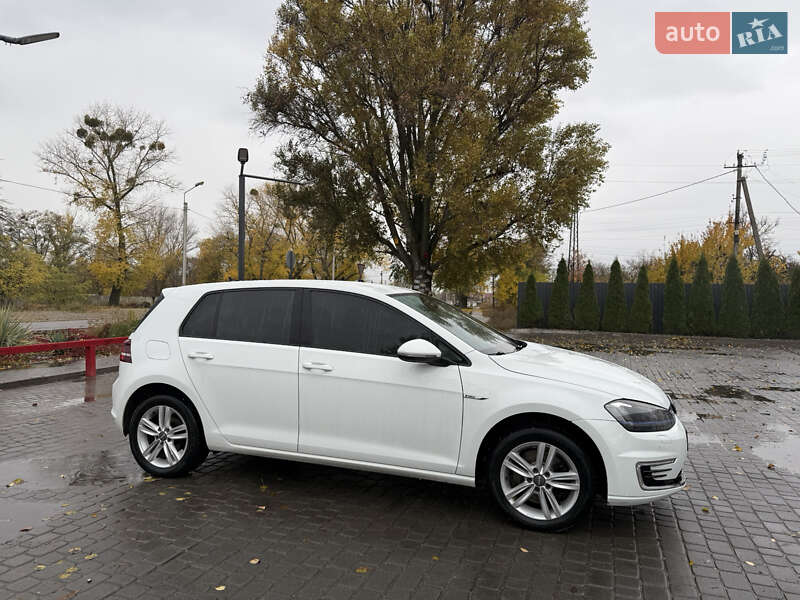 Хетчбек Volkswagen e-Golf 2017 в Дніпрі