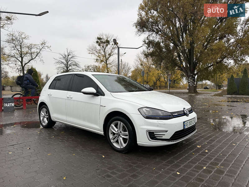 Хетчбек Volkswagen e-Golf 2017 в Дніпрі