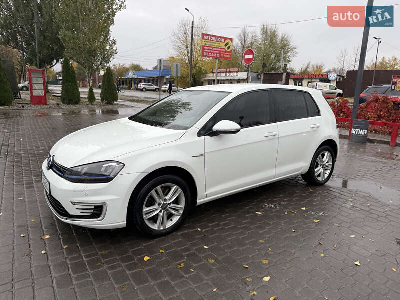 Хетчбек Volkswagen e-Golf 2017 в Дніпрі
