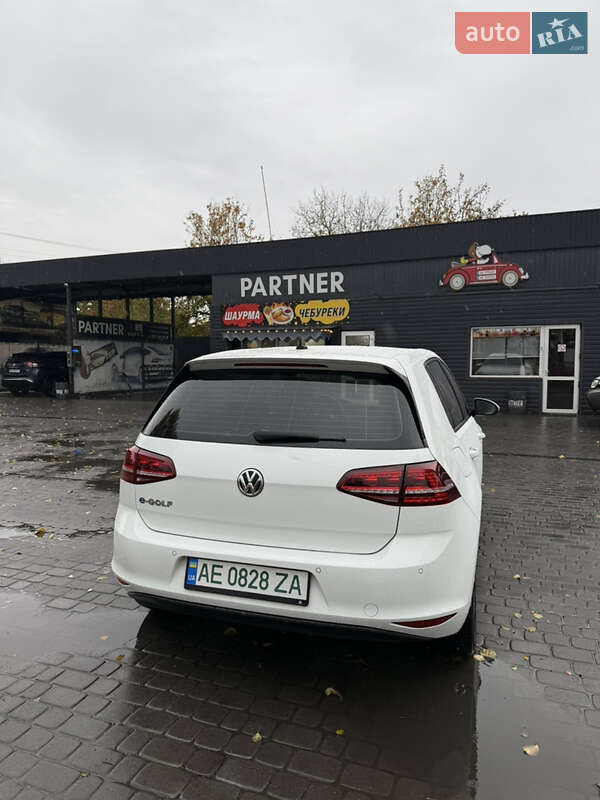Хетчбек Volkswagen e-Golf 2017 в Дніпрі