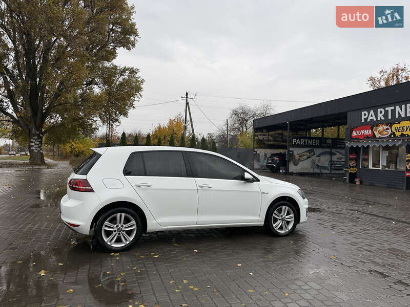 Хетчбек Volkswagen e-Golf 2017 в Дніпрі