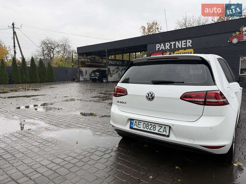 Хетчбек Volkswagen e-Golf 2017 в Дніпрі