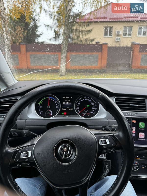 Хетчбек Volkswagen e-Golf 2017 в Дніпрі