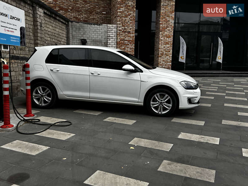 Хетчбек Volkswagen e-Golf 2017 в Дніпрі