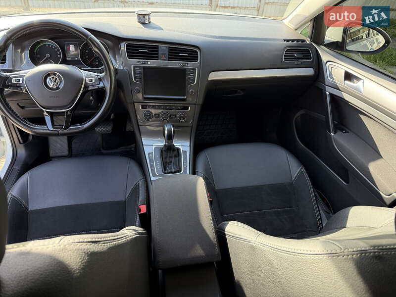 Хетчбек Volkswagen e-Golf 2017 в Дніпрі