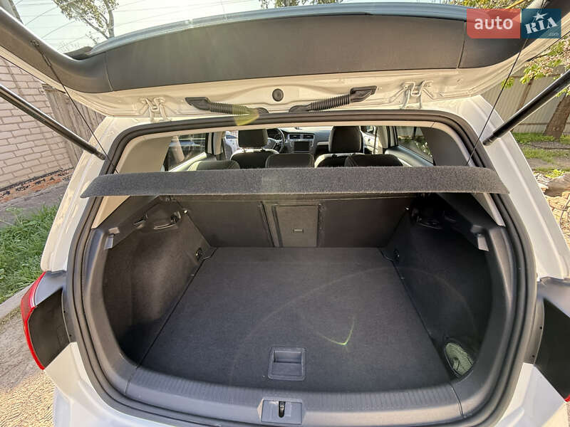 Хетчбек Volkswagen e-Golf 2017 в Дніпрі