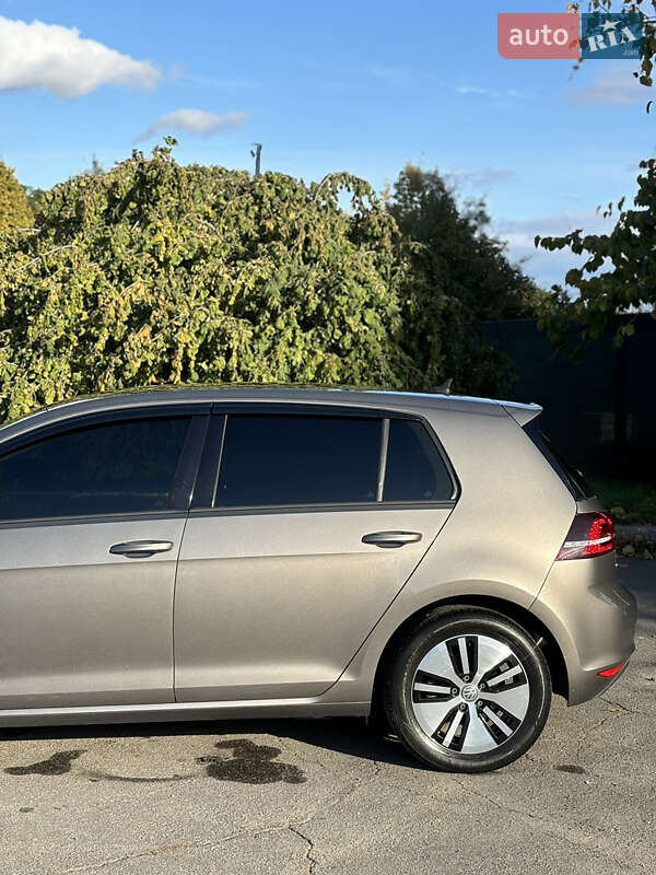 Хетчбек Volkswagen e-Golf 2014 в Умані