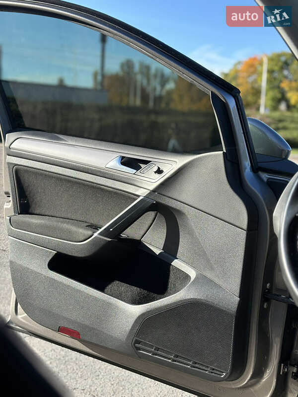 Хетчбек Volkswagen e-Golf 2014 в Умані