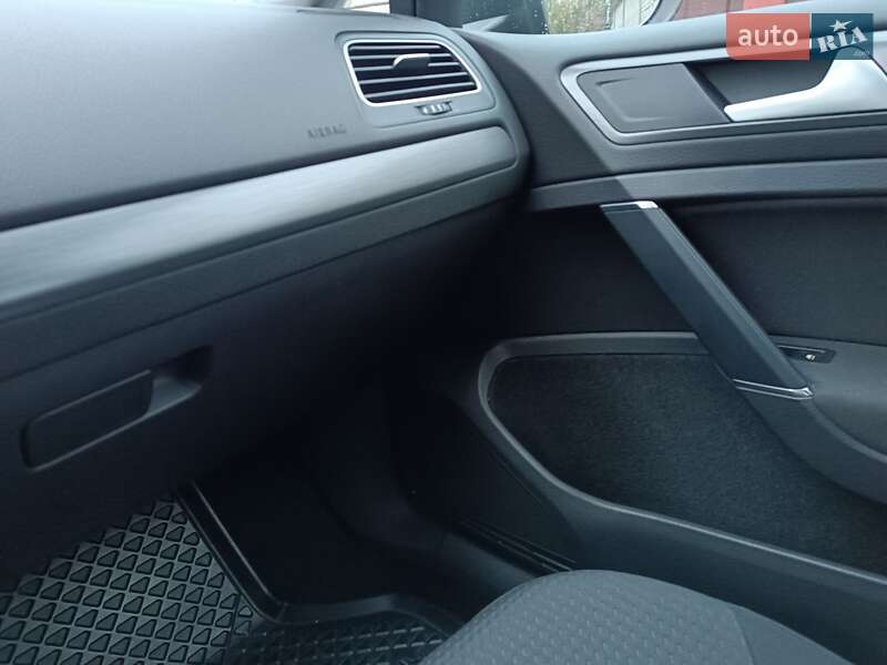 Хетчбек Volkswagen e-Golf 2020 в Дніпрі фото 26 Хетчбек Volkswagen e-Golf 2020 в Дніпрі