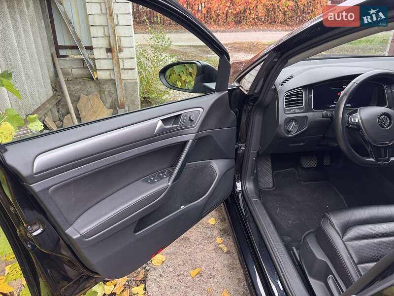 Хетчбек Volkswagen e-Golf 2018 в Запоріжжі