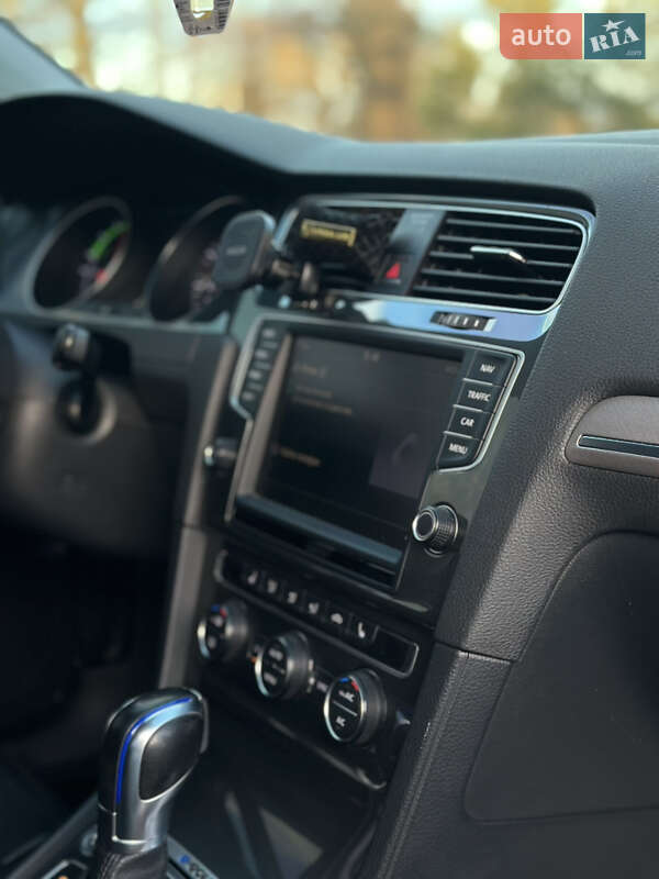 Хэтчбек Volkswagen e-Golf 2016 в Самборе фото 25 Хэтчбек Volkswagen e-Golf 2016 в Самборе