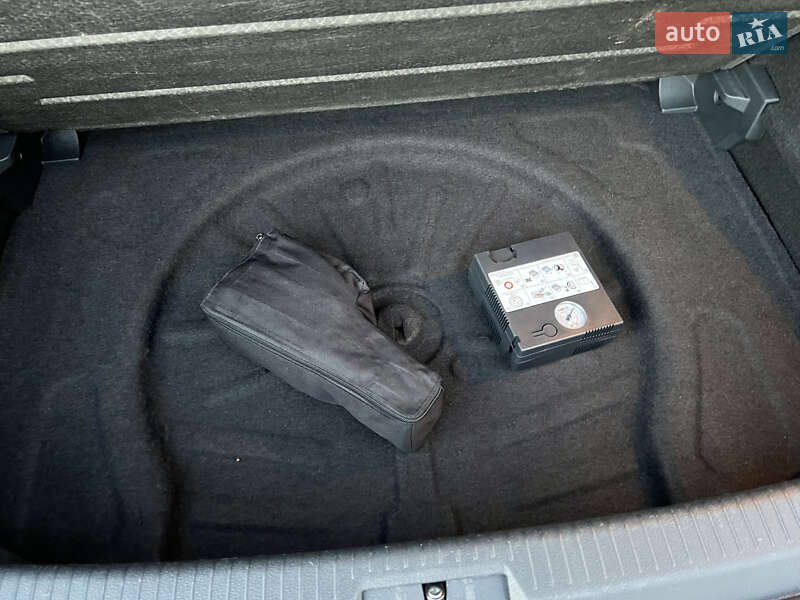 Хэтчбек Volkswagen e-Golf 2020 в Бродах фото 33 Хэтчбек Volkswagen e-Golf 2020 в Бродах