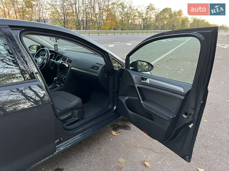 Хэтчбек Volkswagen e-Golf 2020 в Бродах фото 37 Хэтчбек Volkswagen e-Golf 2020 в Бродах