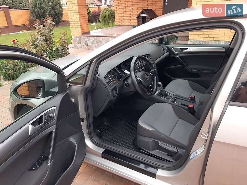 Хэтчбек Volkswagen e-Golf 2015 в Полтаве