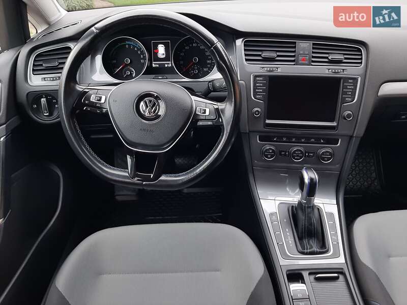 Хэтчбек Volkswagen e-Golf 2015 в Полтаве