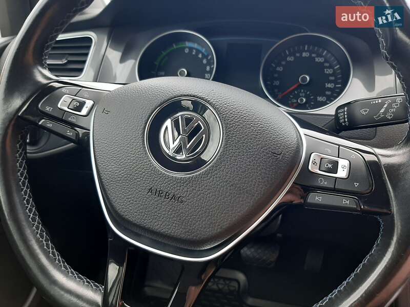 Хэтчбек Volkswagen e-Golf 2015 в Полтаве