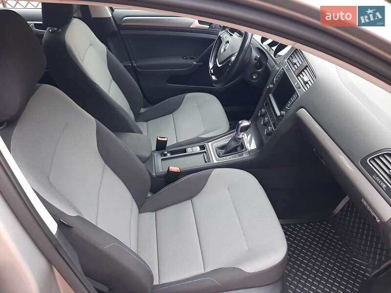 Хэтчбек Volkswagen e-Golf 2015 в Полтаве