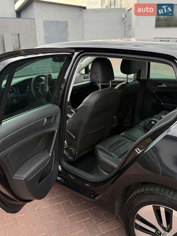 Хетчбек Volkswagen e-Golf 2017 в Рівному фото 15 Хетчбек Volkswagen e-Golf 2017 в Рівному