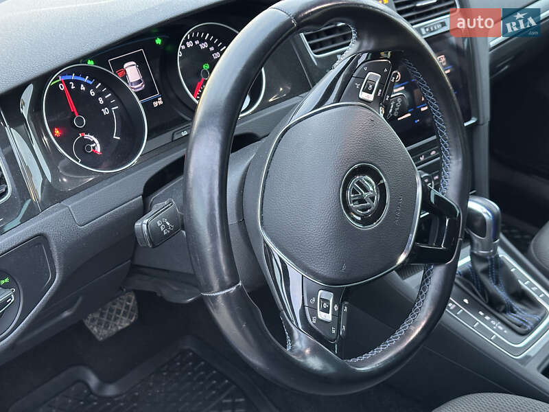 Хэтчбек Volkswagen e-Golf 2019 в Харькове