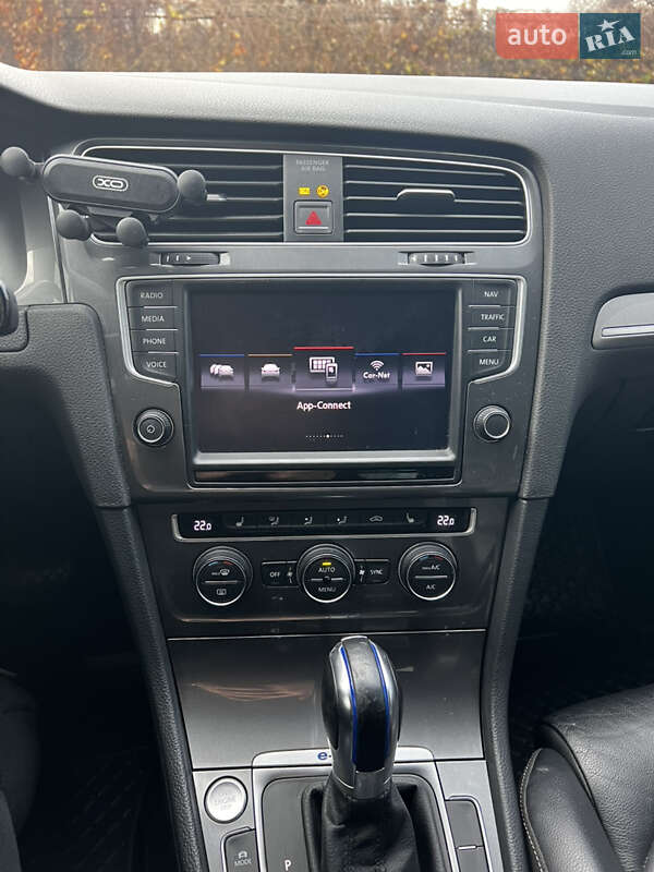 Хетчбек Volkswagen e-Golf 2016 в Рівному