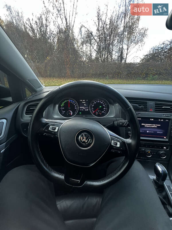 Хетчбек Volkswagen e-Golf 2016 в Рівному