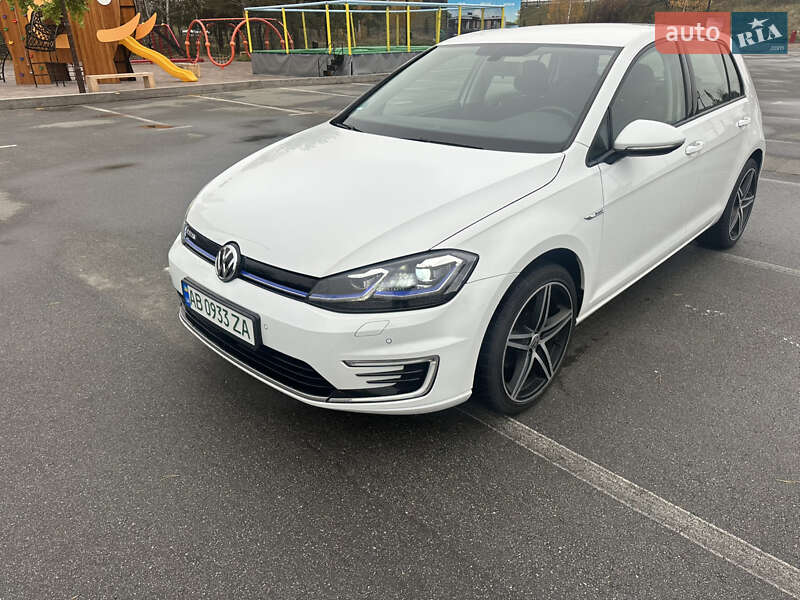 Хэтчбек Volkswagen e-Golf 2018 в Киеве