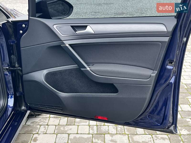 Хэтчбек Volkswagen e-Golf 2018 в Ровно фото 57 Хэтчбек Volkswagen e-Golf 2018 в Ровно