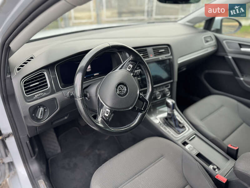 Хэтчбек Volkswagen e-Golf 2017 в Ровно