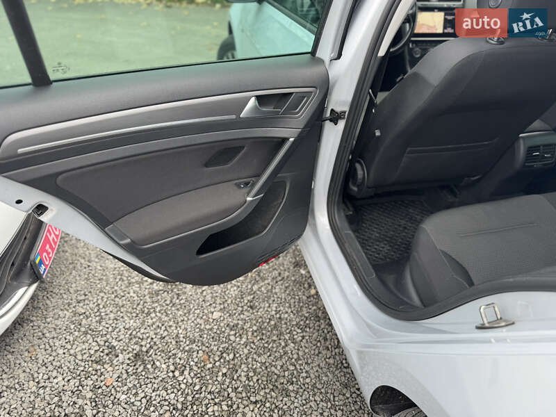 Хэтчбек Volkswagen e-Golf 2017 в Ровно