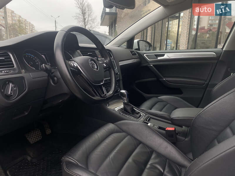 Хэтчбек Volkswagen e-Golf 2016 в Ивано-Франковске