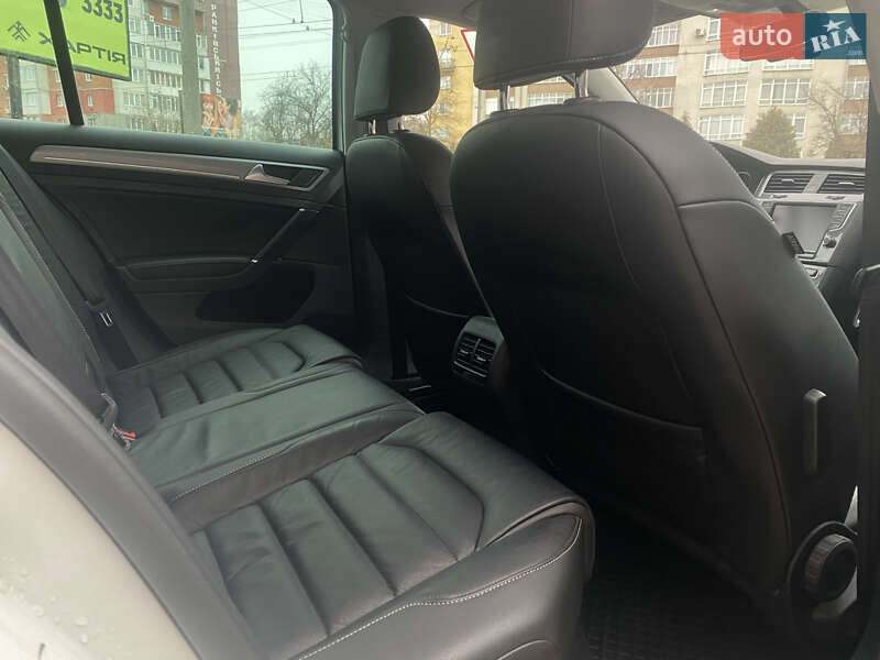 Хэтчбек Volkswagen e-Golf 2016 в Ивано-Франковске