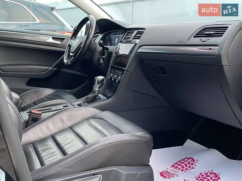 Хетчбек Volkswagen e-Golf 2018 в Львові фото 16 Хетчбек Volkswagen e-Golf 2018 в Львові