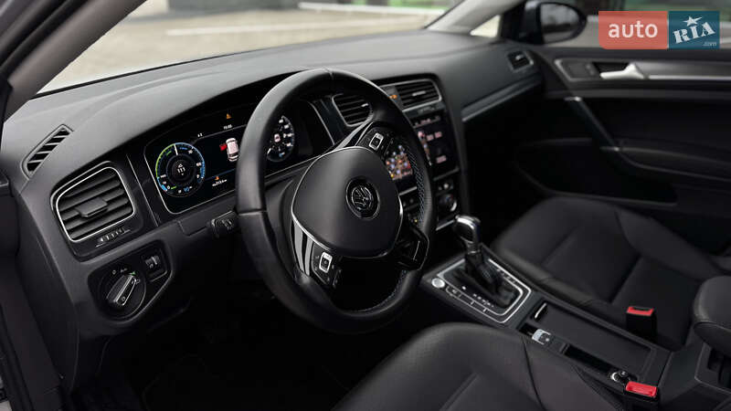 Хэтчбек Volkswagen e-Golf 2019 в Киеве