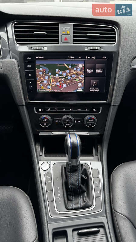 Хэтчбек Volkswagen e-Golf 2019 в Киеве