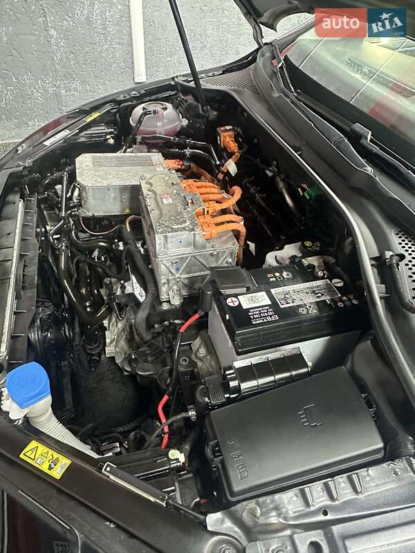 Хетчбек Volkswagen e-Golf 2019 в Житомирі