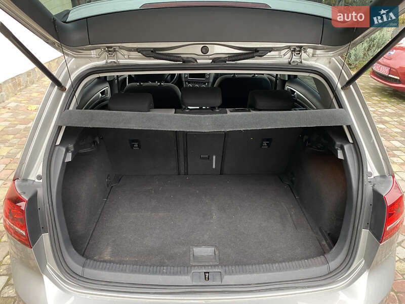 Хетчбек Volkswagen e-Golf 2015 в Чернівцях