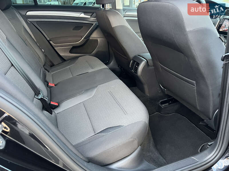 Хэтчбек Volkswagen e-Golf 2018 в Мукачево